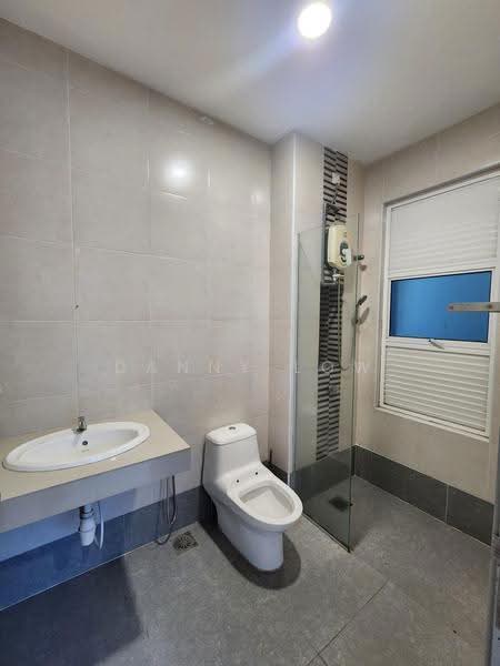 Rumah Berkembar untuk Dijual di Alam Damai (Cheras) - Danny Low - Bathroom - PropertyGuru.com.my
