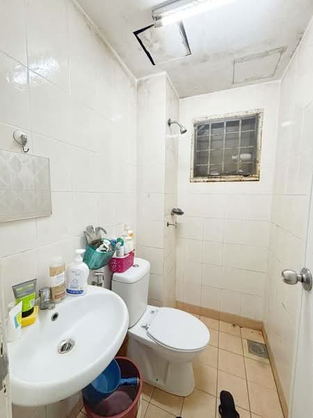 Pangsapuri untuk Dijual di Apartment Alunan Bayu - Hazeman Omar - Bathroom - PropertyGuru.com.my