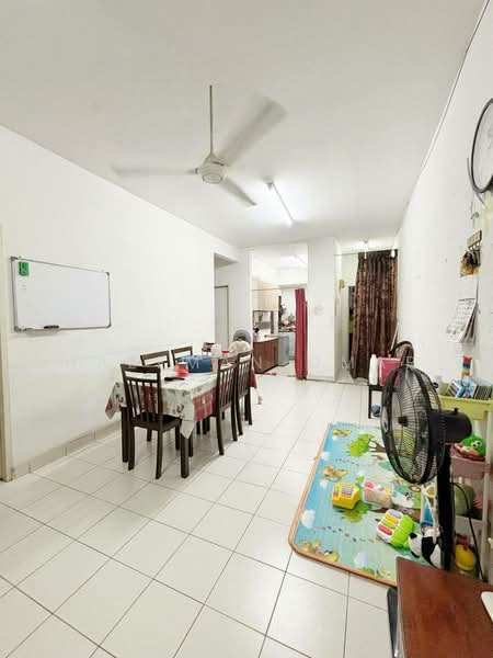 Pangsapuri untuk Dijual di Apartment Alunan Bayu - Hazeman Omar - Living Room - PropertyGuru.com.my