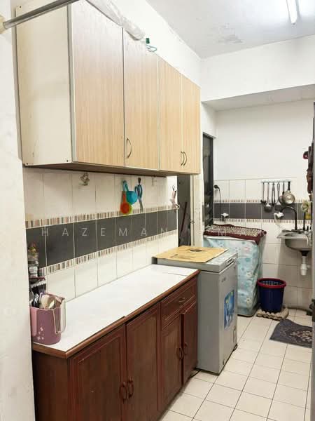 Pangsapuri untuk Dijual di Apartment Alunan Bayu - Hazeman Omar - Kitchen - PropertyGuru.com.my
