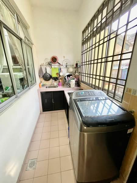 Johor Bahru , Taman Daya untuk Untuk Dijual - RM 688,000, Apr 2026 - Kitchen - PropertyGuru.com.my