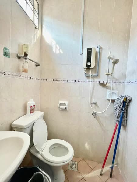 Johor Bahru , Taman Daya untuk Untuk Dijual - RM 688,000, Apr 2026 - Bathroom - PropertyGuru.com.my
