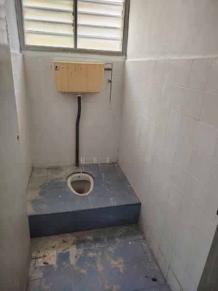 Shop / Office for Rent in Taman Merdeka Jaya (Batu Berendam) - Bee . - Bathroom - PropertyGuru.com.my
