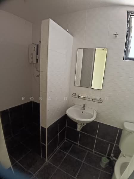 Semi-Detached House for Sale in Taman Canning (Ipoh) - Ronald Kong - Bathroom - PropertyGuru.com.my