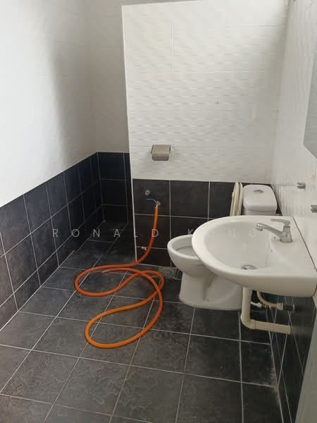 Semi-Detached House for Sale in Taman Canning (Ipoh) - Ronald Kong - Bathroom - PropertyGuru.com.my