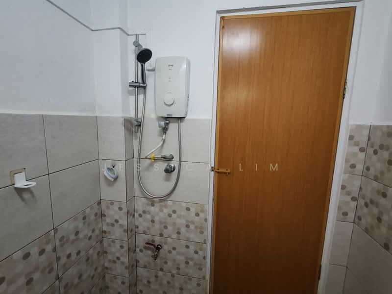 Apartment for Rent at Happy Apartment - Jessica Lim - Bathroom - PropertyGuru.com.my