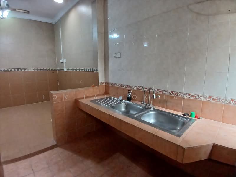 2-storey Terraced House for Rent in Putra Heights (Subang Jaya) - Lok Lai Lok Lai Kam - Kitchen - PropertyGuru.com.my