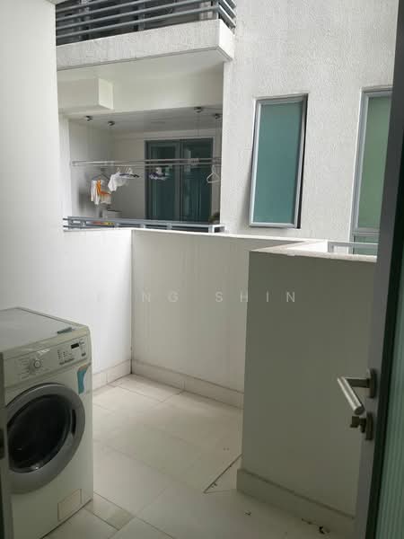 Kondominium untuk Dijual di Kiaramas Danai - Ping Shin - Balcony - PropertyGuru.com.my