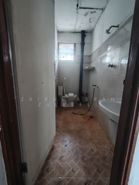 Batu Caves STRATEGIC Double Storey House Taman Koperasi Polis Fasa 1 Batu Caves untuk Untuk Dijual - RM 410,000, Apr 2026 - Bathroom - PropertyGuru.com.my