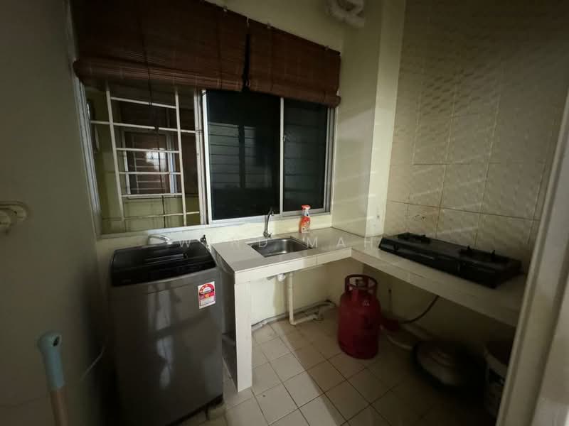 Kondominium untuk Disewa di Platinum Lake PV 10 - Wind Mah - Kitchen - PropertyGuru.com.my