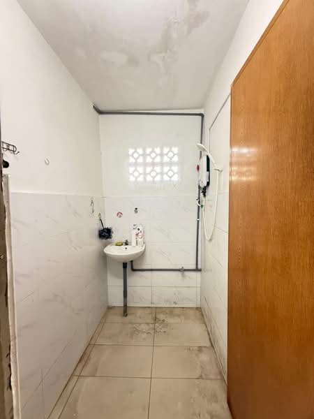 1-storey Terraced House for Rent in Johor Bahru (Johor) - Tim Tan - Bathroom - PropertyGuru.com.my