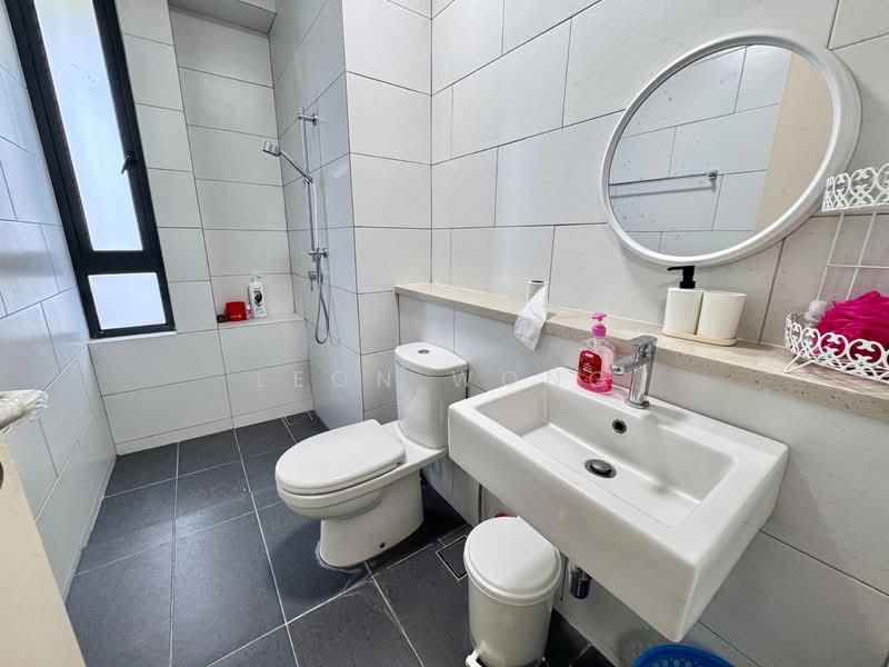 3-storey Terraced House for Rent in Batu Arang (Selangor) - LEON WONG - Bathroom - PropertyGuru.com.my