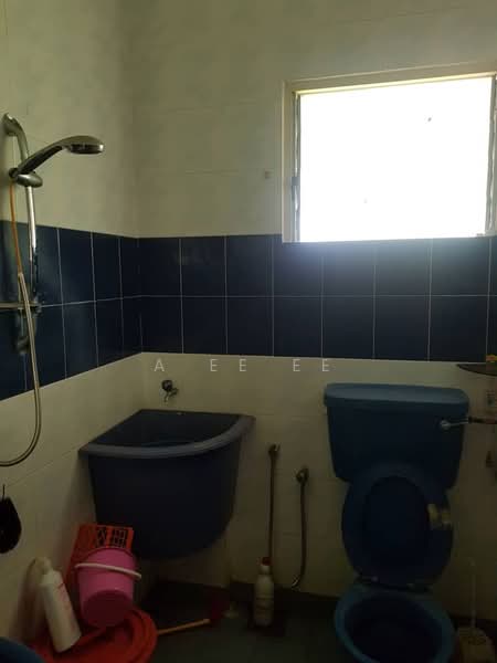 Rumah Berkembar untuk Dijual di Island Glades (Jelutong) - A Ee Ee - Bathroom - PropertyGuru.com.my