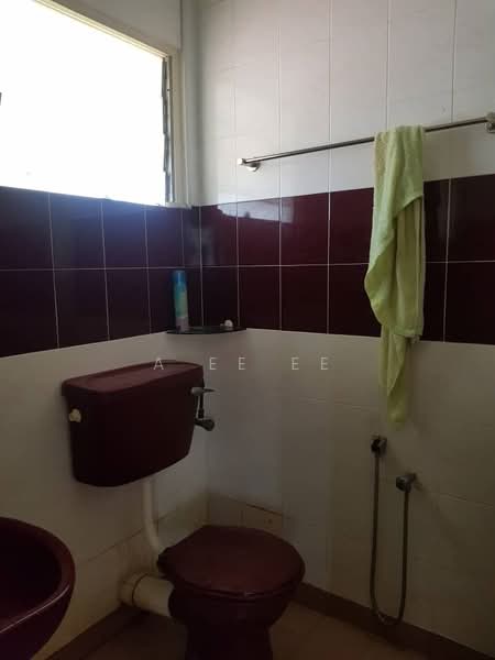 Rumah Berkembar untuk Dijual di Island Glades (Jelutong) - A Ee Ee - Bathroom - PropertyGuru.com.my