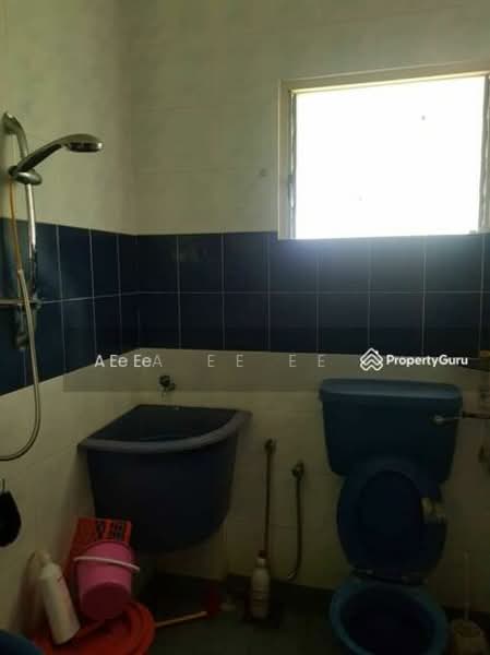 Rumah Berkembar untuk Dijual di Island Glades (Jelutong) - A Ee Ee - Bathroom - PropertyGuru.com.my