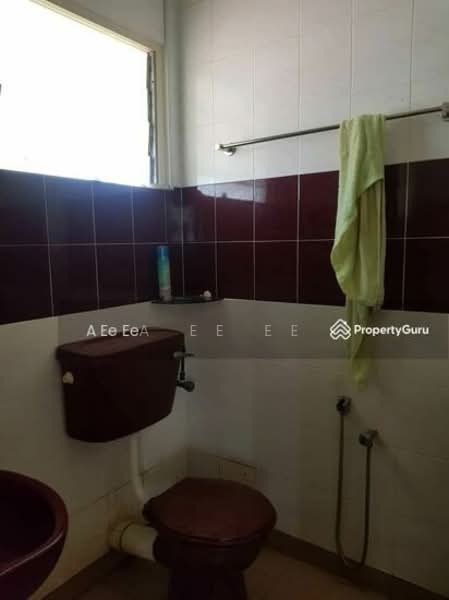 Rumah Berkembar untuk Dijual di Island Glades (Jelutong) - A Ee Ee - Bathroom - PropertyGuru.com.my