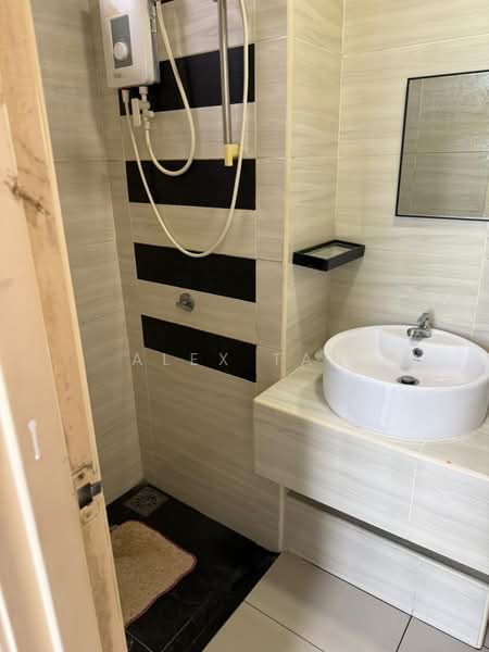 Servis Apartment untuk Disewa di Pangsapuri Tanah Emas (Golden Sands) - ALEX TAN - Bathroom - PropertyGuru.com.my