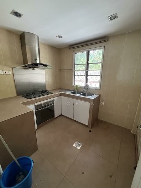 3-storey Terraced House for Sale in Sierramas (Sungai Buloh) - Janice Ng - Kitchen - PropertyGuru.com.my