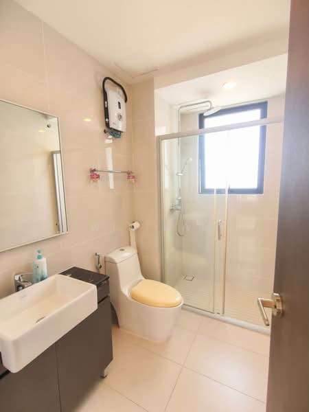 Condominium for Rent at Bay Point @ Country Garden Danga Bay - Win Kam - Bathroom - PropertyGuru.com.my