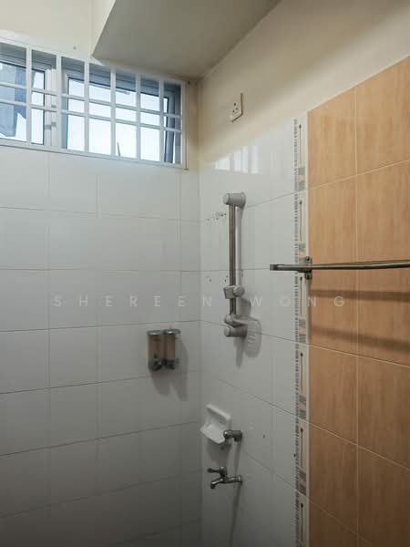 1.5-storey Terraced House for Rent in Taman Daya (Johor Bahru) - Shereen Wong - Bathroom - PropertyGuru.com.my