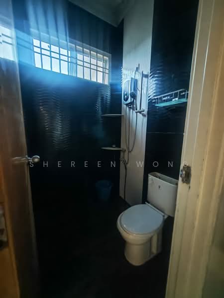 1.5-storey Terraced House for Rent in Taman Daya (Johor Bahru) - Shereen Wong - Bathroom - PropertyGuru.com.my