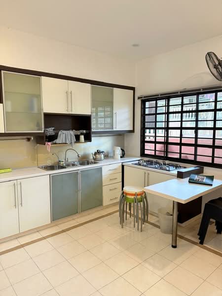 Taman Sri Kluang untuk Untuk Dijual - RM 608,000, Apr 2026 - Kitchen - PropertyGuru.com.my
