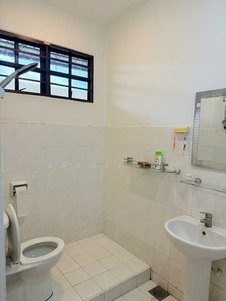 Taman Sri Kluang untuk Untuk Dijual - RM 608,000, Apr 2026 - Bathroom - PropertyGuru.com.my