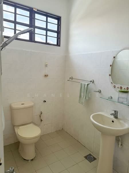 Taman Sri Kluang untuk Untuk Dijual - RM 608,000, Apr 2026 - Bathroom - PropertyGuru.com.my