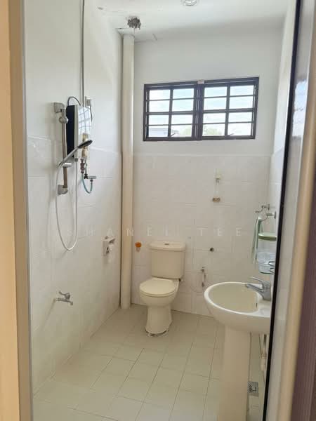 Taman Sri Kluang untuk Untuk Dijual - RM 608,000, Apr 2026 - Bathroom - PropertyGuru.com.my