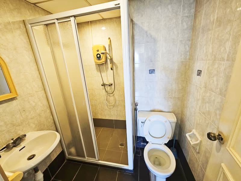 Kondominium untuk Disewa di Gold Coast Resort Condominium - Jerry Tan - Bathroom - PropertyGuru.com.my