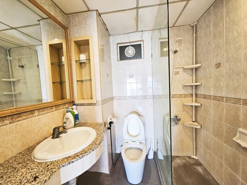 Kondominium untuk Disewa di Gold Coast Resort Condominium - Jerry Tan - Bathroom - PropertyGuru.com.my