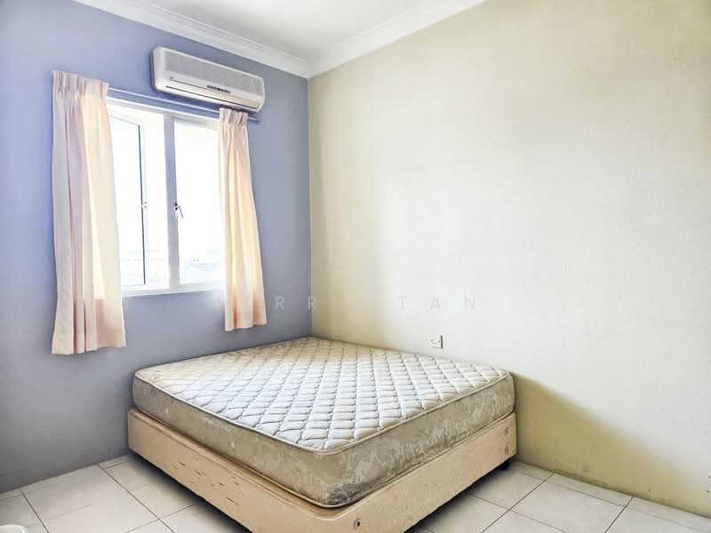 Kondominium untuk Disewa di Gold Coast Resort Condominium - Jerry Tan - Bedroom - PropertyGuru.com.my