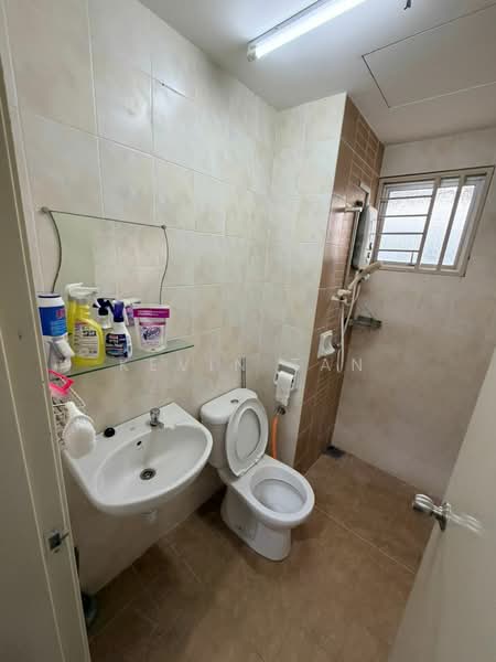 Pangsapuri untuk Disewa di Puteri Bayu Apartment - Kevin Tan - Bathroom - PropertyGuru.com.my