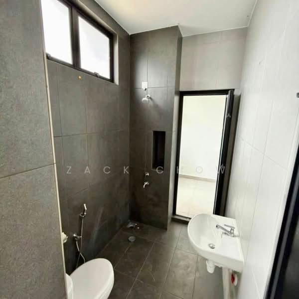 Rumah Teres 2 Tingkat untuk Dijual di Taman Eco Cascadia (Tebrau) - Zack Chow - Bathroom - PropertyGuru.com.my