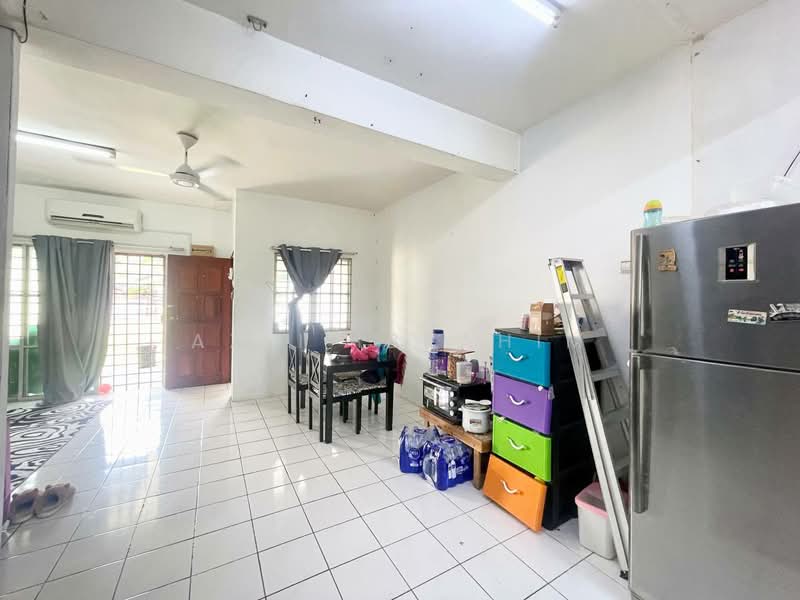 2-storey Terraced House for Sale in Taman Lestari Perdana (Seri Kembangan) - Azli Ibrahim - Dining Room - PropertyGuru.com.my