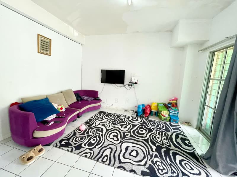 2-storey Terraced House for Sale in Taman Lestari Perdana (Seri Kembangan) - Azli Ibrahim - Living Room - PropertyGuru.com.my