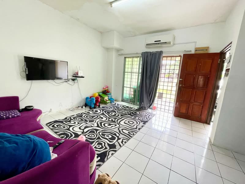2-storey Terraced House for Sale in Taman Lestari Perdana (Seri Kembangan) - Azli Ibrahim - Living Room - PropertyGuru.com.my