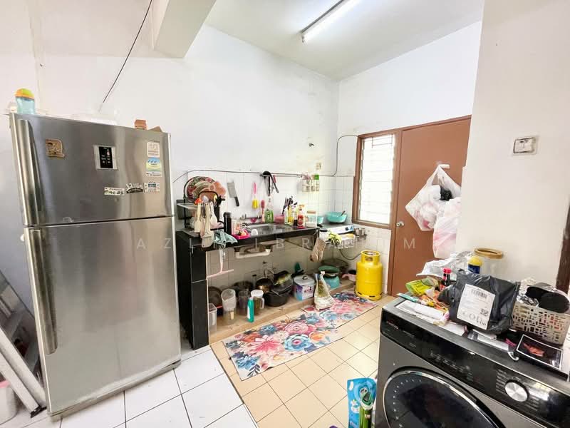 2-storey Terraced House for Sale in Taman Lestari Perdana (Seri Kembangan) - Azli Ibrahim - Kitchen - PropertyGuru.com.my