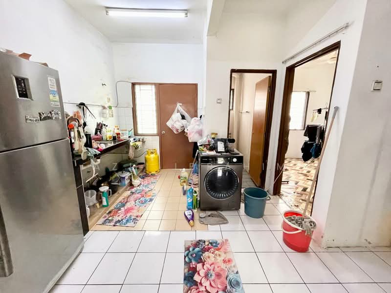 2-storey Terraced House for Sale in Taman Lestari Perdana (Seri Kembangan) - Azli Ibrahim - Kitchen - PropertyGuru.com.my