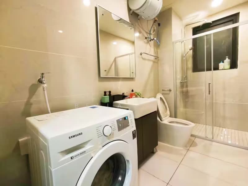 Kondominium untuk Dijual di Kings Bay @ Country Garden Danga Bay - Bella Tan - Bathroom - PropertyGuru.com.my