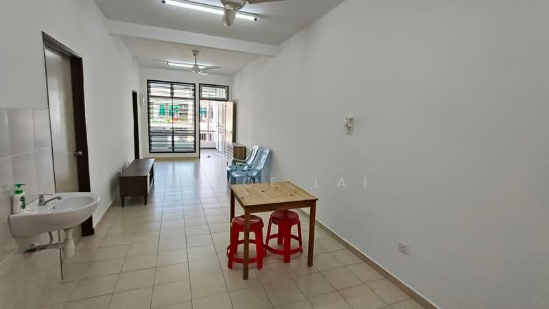 Townhouse for Rent in Bandar Cemerlang (Ulu Tiram) - Chloe Lai - Living Room - PropertyGuru.com.my