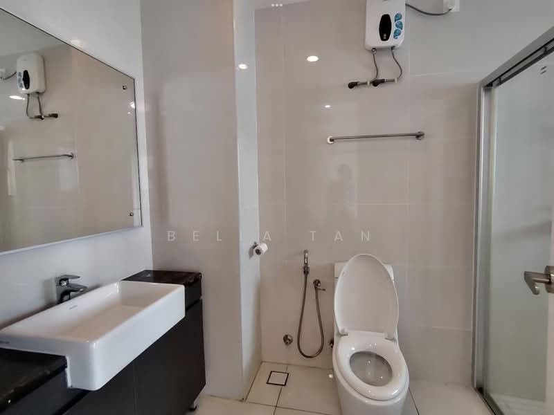 Kondominium untuk Dijual di Kings Bay @ Country Garden Danga Bay - Bella Tan - Bathroom - PropertyGuru.com.my