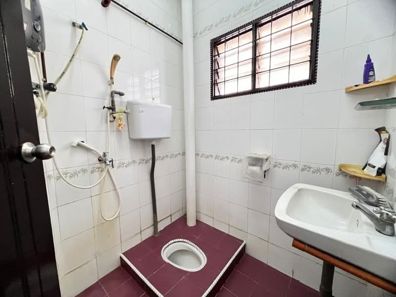 Rumah Teres 2 Tingkat untuk Dijual di Kluang (Johor) - May Tan - Bathroom - PropertyGuru.com.my