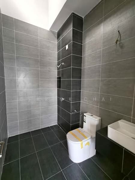 Rumah Teres 2 Tingkat untuk Dijual di Taman Dato Onn (Johor Bahru) - Derrick Chai - Bathroom - PropertyGuru.com.my