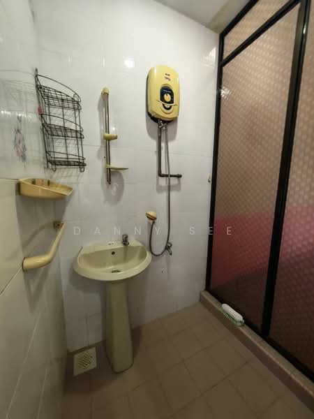 Taman Pelangi Johor Bahru Jalan Jerau Double Storey Terrace House untuk Untuk Dijual - RM 1,150,000, Apr 2026 - Bathroom - PropertyGuru.com.my