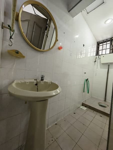 Taman Pelangi Johor Bahru Jalan Jerau Double Storey Terrace House untuk Untuk Dijual - RM 1,150,000, Apr 2026 - Bathroom - PropertyGuru.com.my