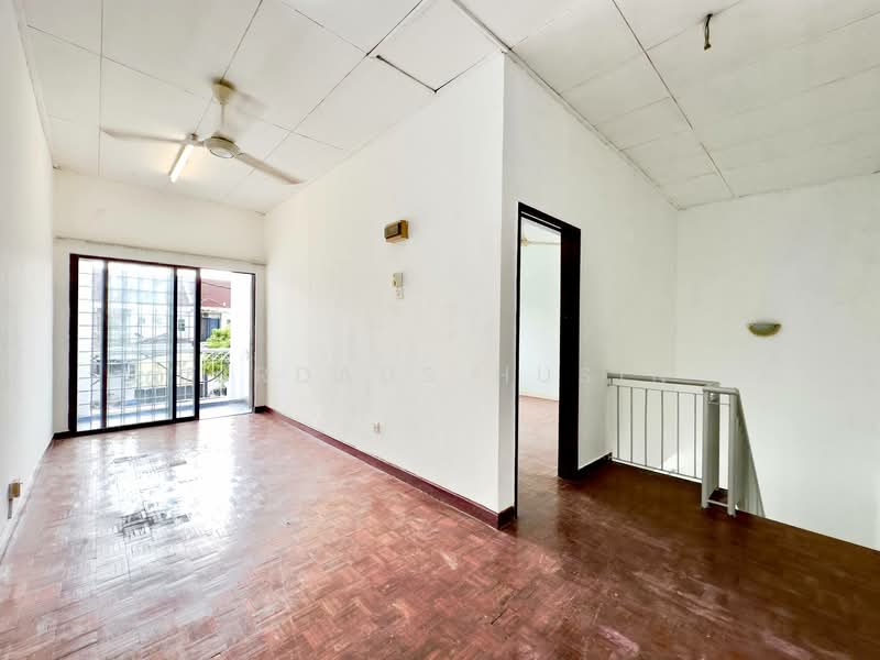 Rumah Teres 2 Tingkat untuk Dijual di Seksyen 7 (Shah Alam) - Firdaus Husin - Living Room - PropertyGuru.com.my