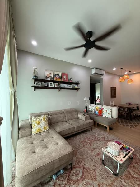 Kondominium untuk Dijual di The Valley Residences @ SkySierra - Azli Ibrahim - Living Room - PropertyGuru.com.my