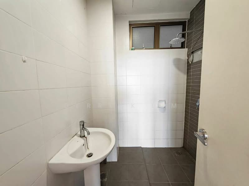Servis Apartment untuk Dijual di Palazio - Derrick Lim - Bathroom - PropertyGuru.com.my