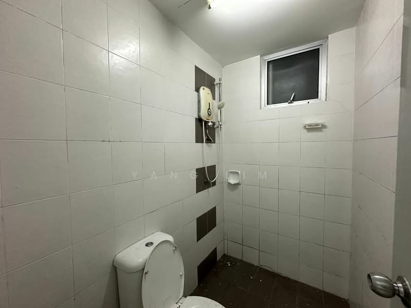 Condominium for Rent at The Golden Triangle Condominium - Yang Lim - Bathroom - PropertyGuru.com.my